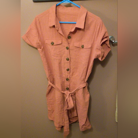 Vetinee Women's Belted Short Sleeved Romper in Medium - Picture 5 of 7